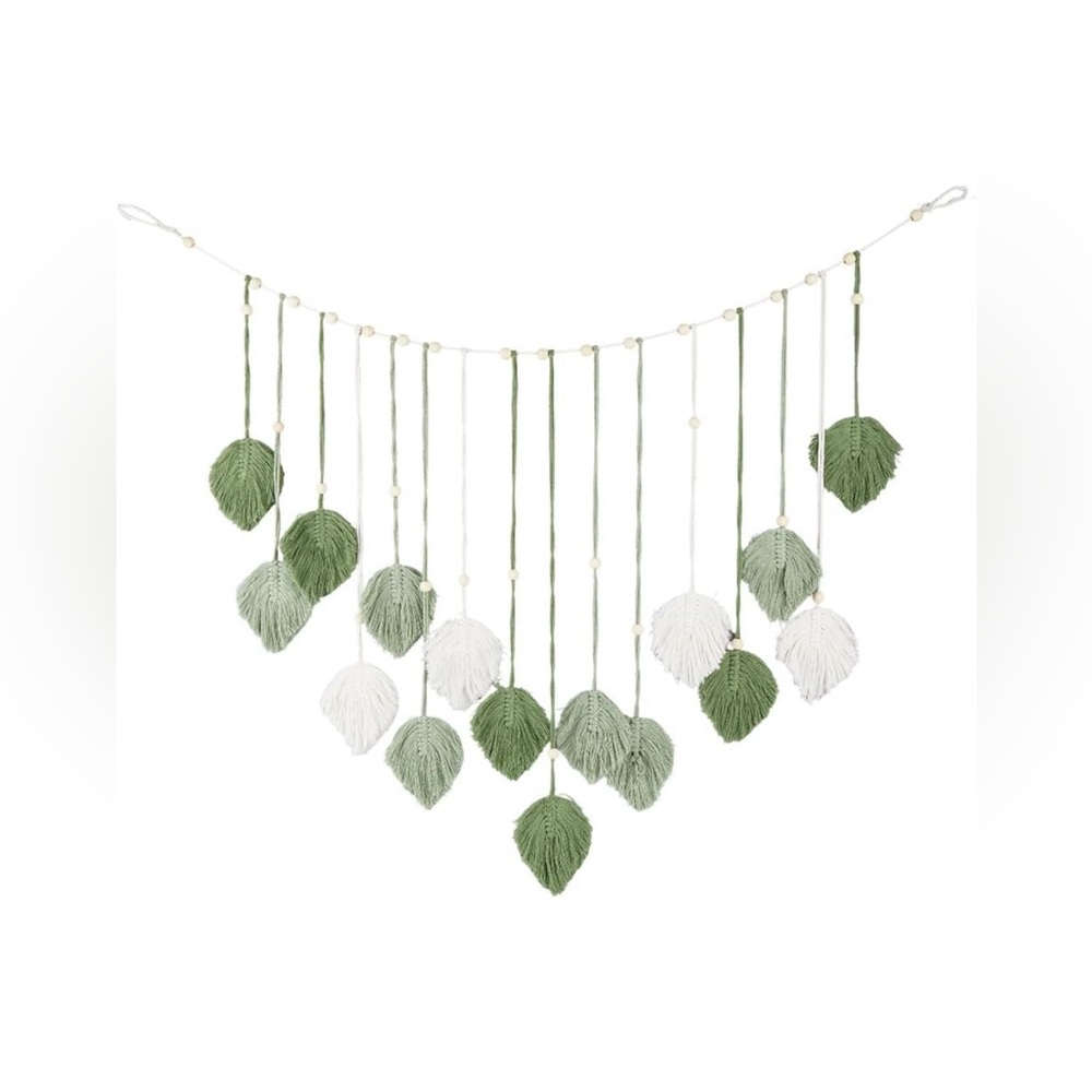 Green and White Leaf Garland